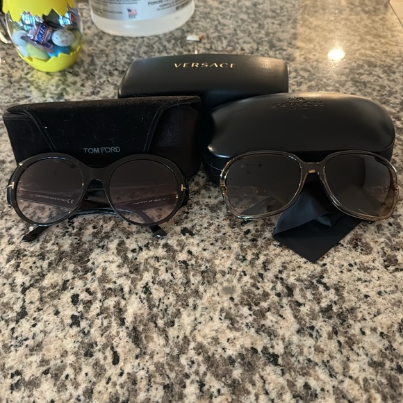 Sunday accessory sale 6 PM central time - Picture 2 of 2